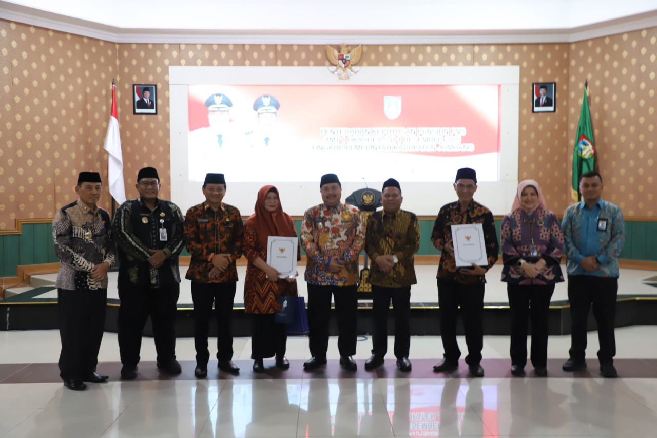 Sebanyak 111 ASN Memasuki Purnatugas Bupati Jombang Serahkan SK Pensiun, Apresiasi Pengabdian ASN