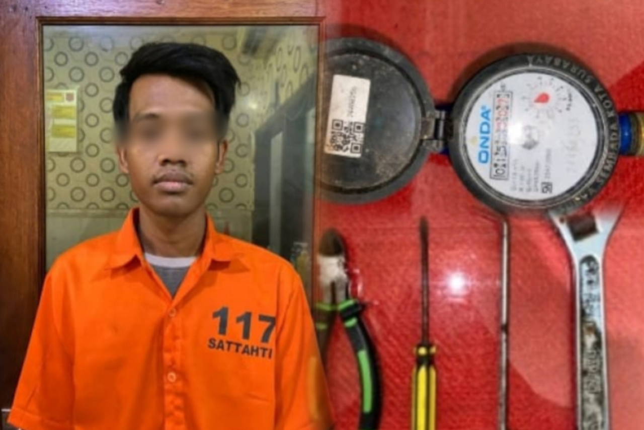 Foto: Tersangka bersama dengan barang bukti.