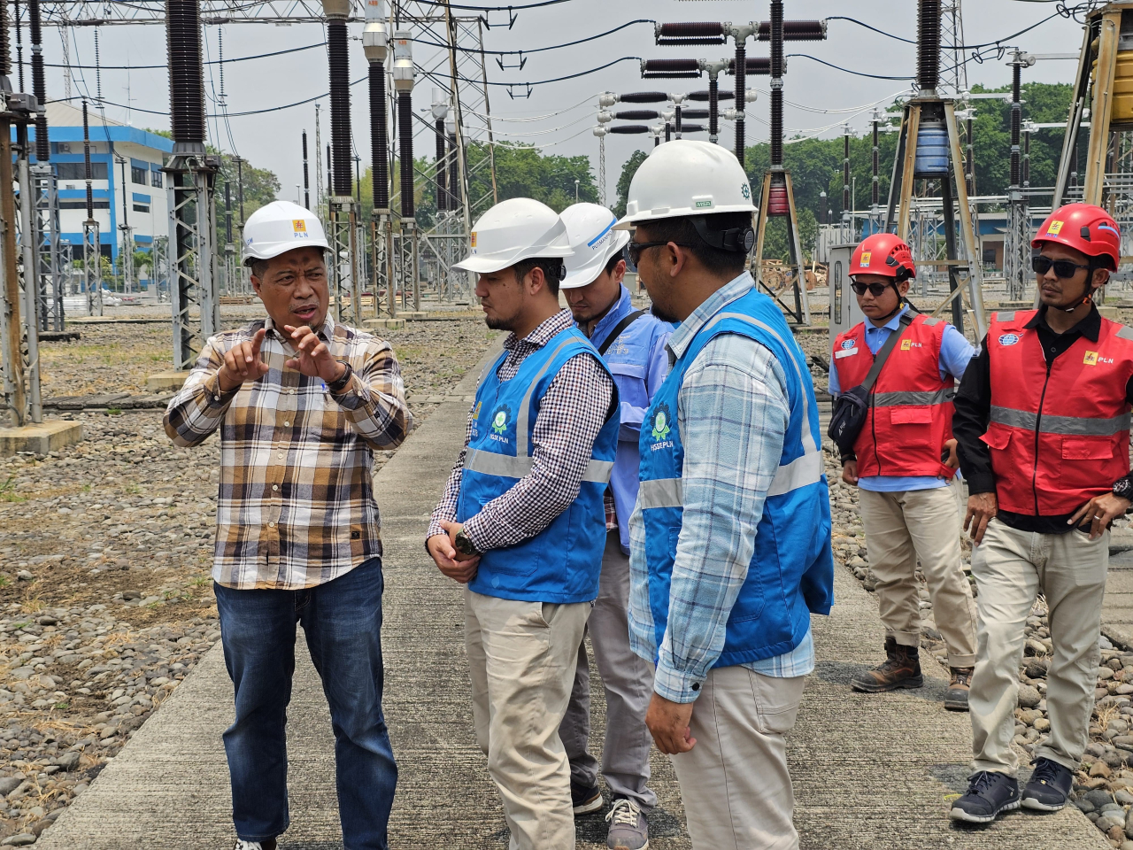 Perkuat Keandalan Listrik Penyangga Ekonomi Jatim, GM PLN UIP JBTB Tinjau GI 150 kV Krian