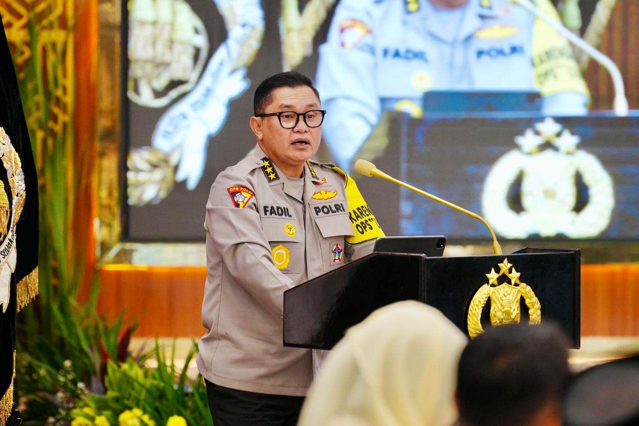 Berantas Kejahatan Transnasional, Polri Tangkap dan Serahkan 14 Buron Interpol Red Notice