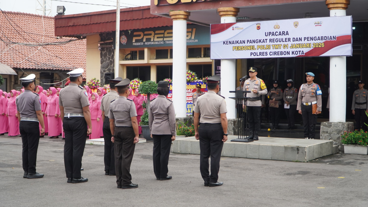 Upacara Kenaikan Pangkat, Kapolres Cirebon Kota Tekankan Tanggung Jawab dan Integritas Personel
