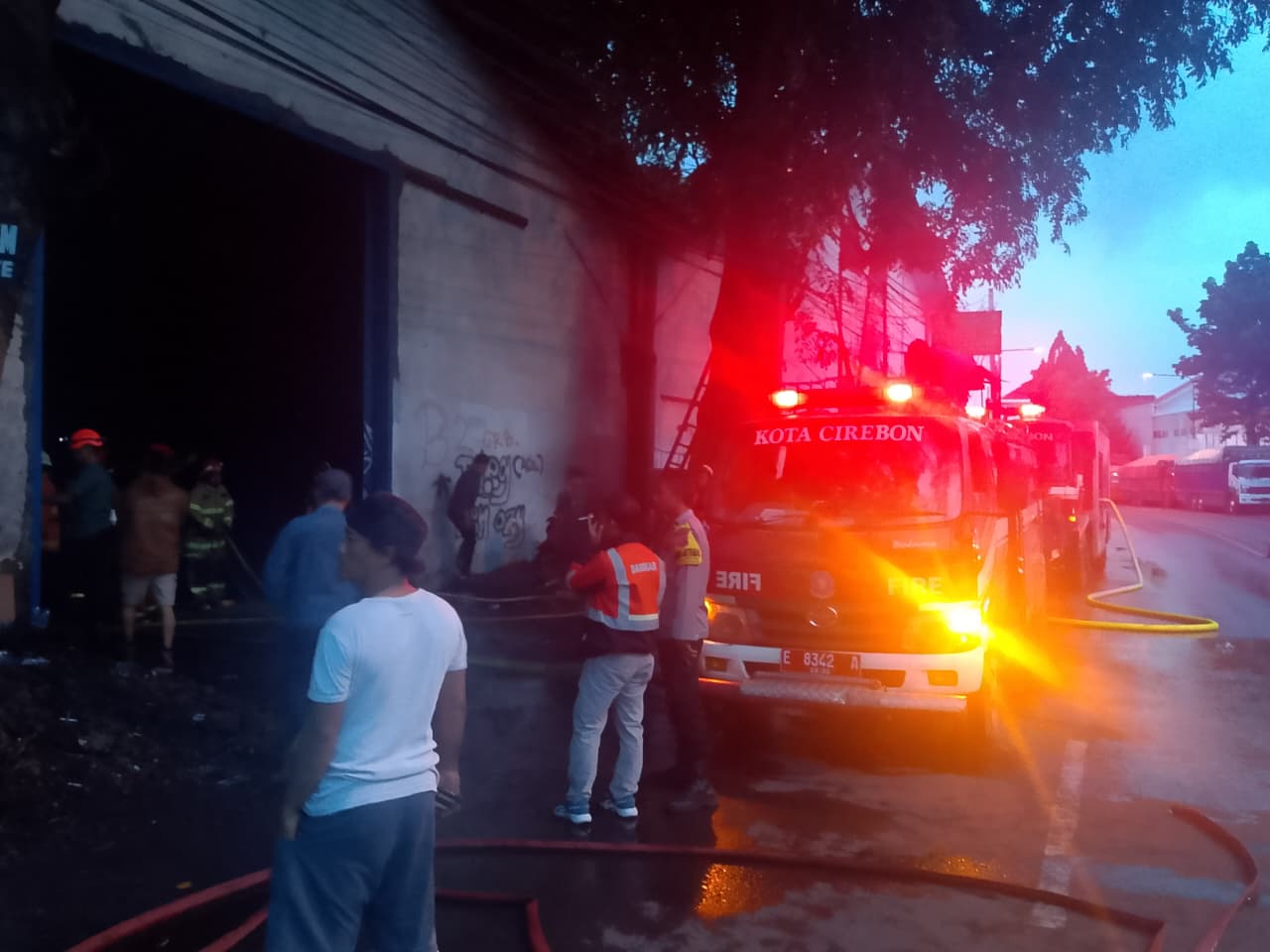 Gudang Pelindo di Panjunan Terbakar, Polisi Lakukan Cek TKP Dini Hari