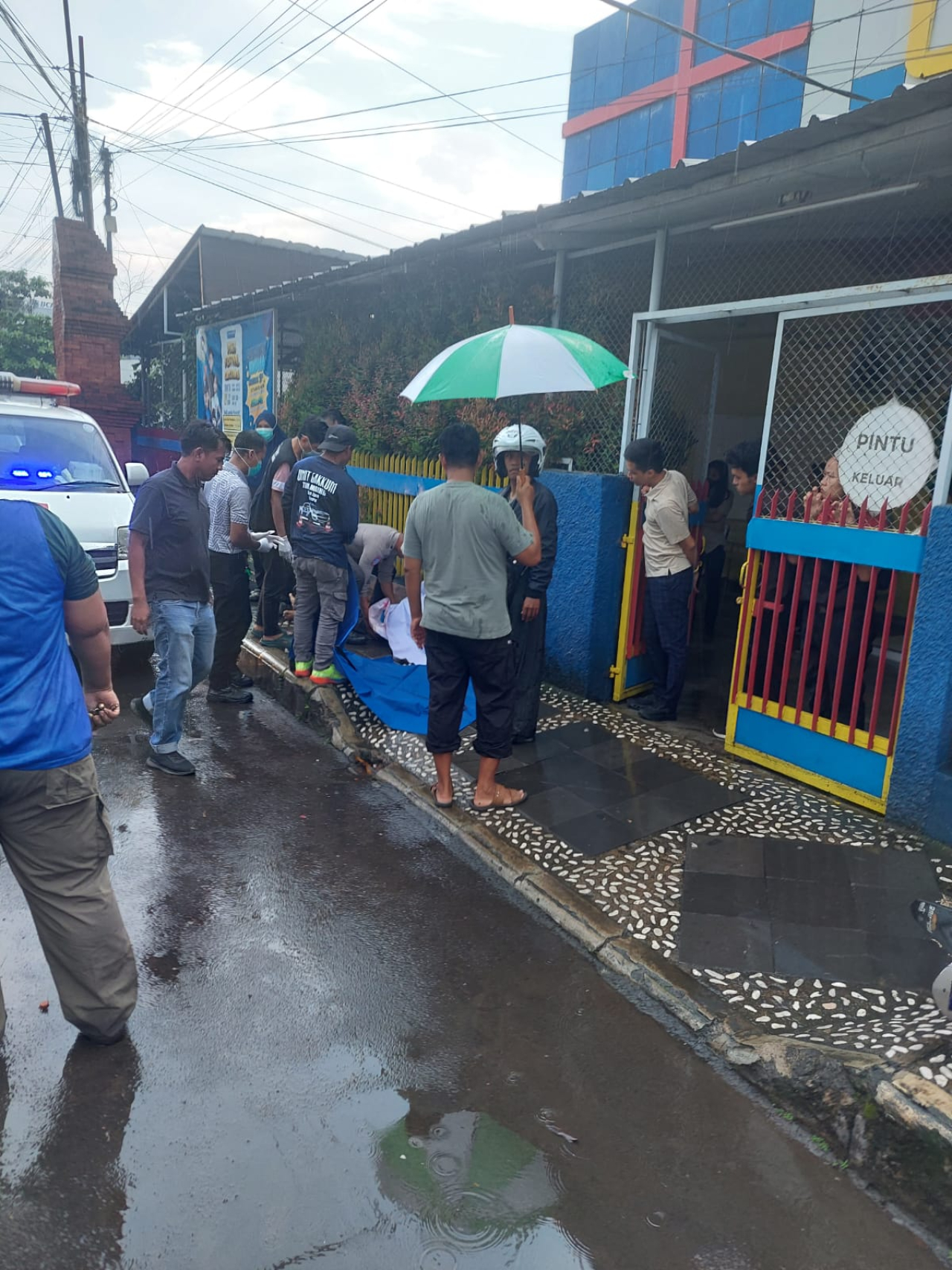 Belok di Jalan Merdeka, Pengendara Motor Tabrak Gerbang Sekolah dan Meninggal Dunia