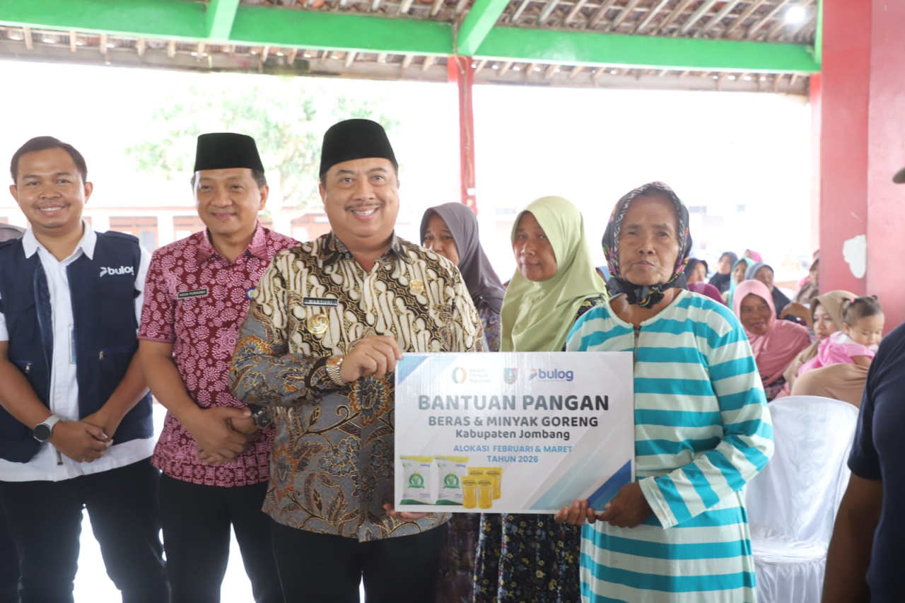 Bupati Jombang Warsubi Luncurkan Penyaluran Bantuan Pangan di Plandaan