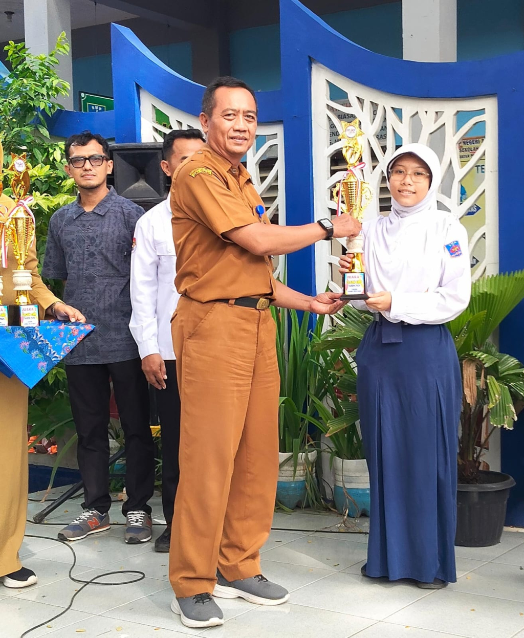 Siswi Berbakat Dari SMPN 2 Rembang Menjuarai FLS3N  Kabupaten Rembang