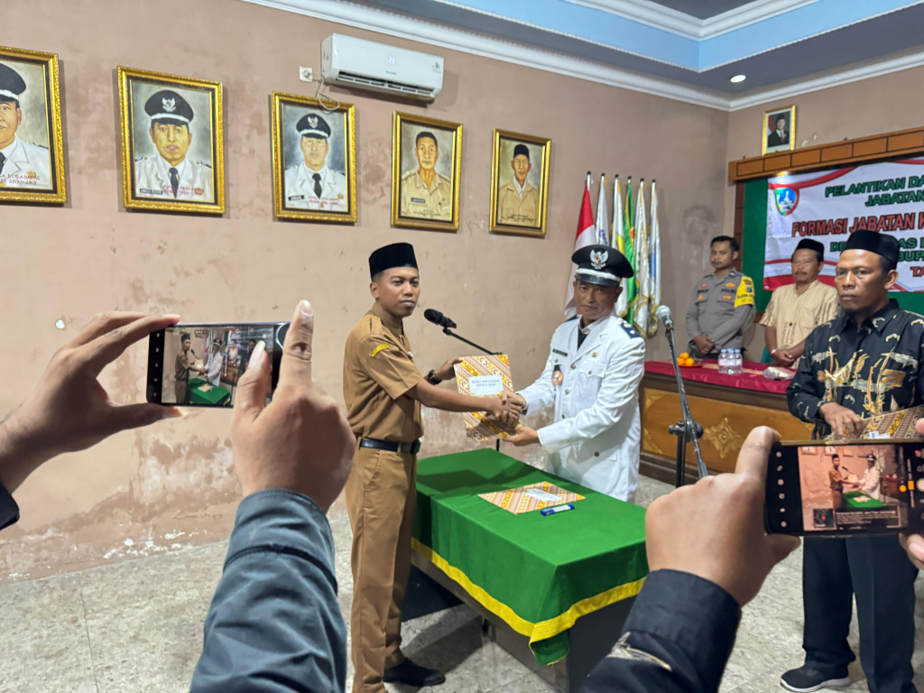 Pelantikan Kadus Balongrejo Desa Badas Berlangsung Khidmat, Camat Tekankan Tugas 24 Jam Layani Warga