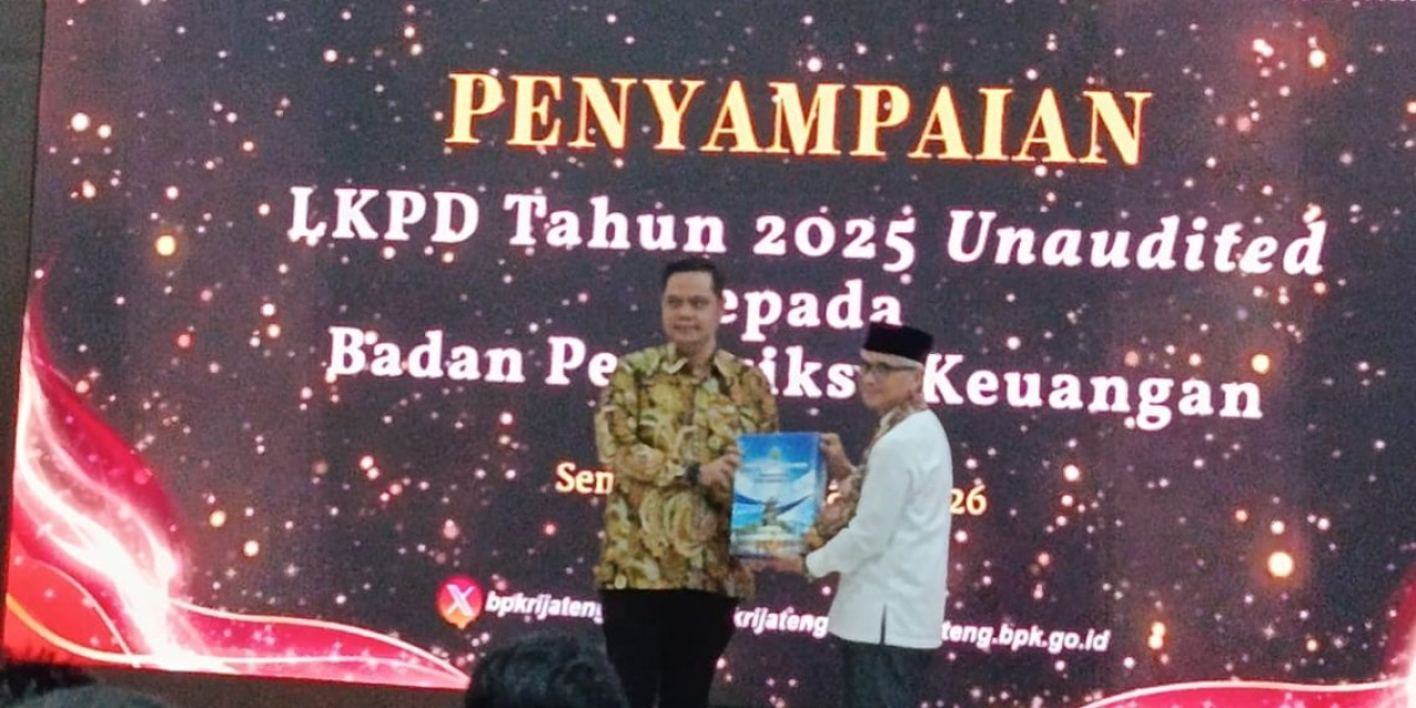 Optimistis Raih WTP ke-16, Bupati Jepara Serahkan LKPD 2025 ke BPK