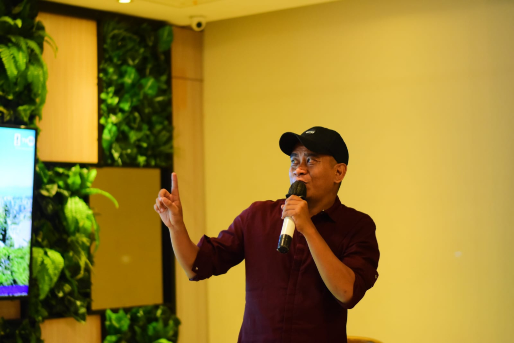 Foto: Pemateri Fatchur Rohman dari Rumah Literasi Digital (RLD) Surabaya, yang juga tim IT media metrosurya.com