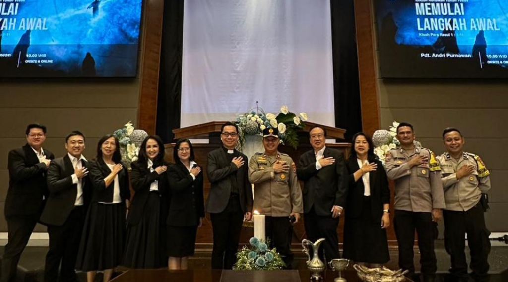 Kapolsek Sukomanunggal Pastikan Ibadah Kenaikan Isa Almasih di GKI Putat Gede Berjalan Aman dan Khidmat