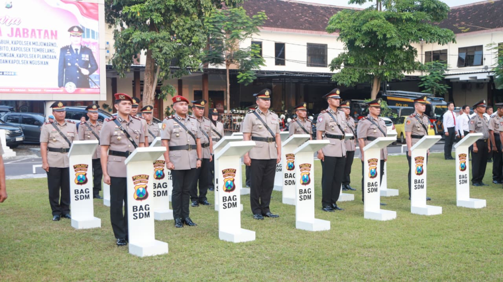 Kapolres Jombang Pimpin Sertijab Kasat Reskrim dan Sejumlah Kapolsek Jajaran