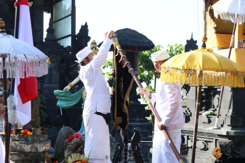 Harmoni Sekala dan Niskala: Polda Bali Sucikan Pataka di Pura Campuhan Windu Segara Menjelang Hari Bhayangkara ke-80
