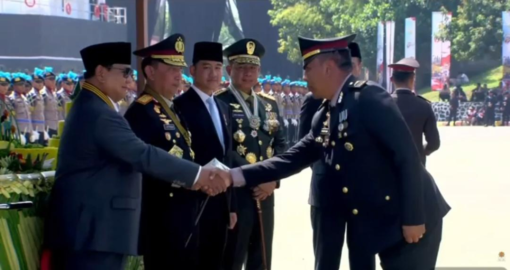 Hari Bhayangkara ke-80: Momen Khidmat IPDA Purnomo Terima Penghargaan Langsung dari Presiden RI