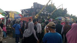 Tanjunggunung Carnival 2025 Suguhkan 11 Sound Horeg, Warga Tumpah Ruah Menyaksikan