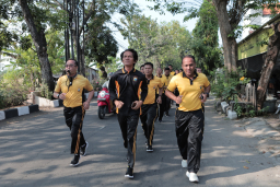 Polres Lamongan Gelar Olahraga Bersama, Kapolres Tekankan Pentingnya Menjaga Kesehatan untuk Pelayanan Masyarakat