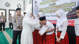 Kapolres Jombang Berikan Beasiswa kepada Putra-Putri Pegawai Negeri Pada Polri yang Berprestasi