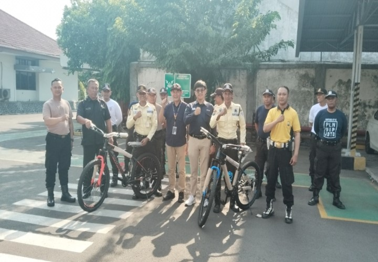 Tingkatkan Kinerja Satpam, HPI Serahkan Dua Sepeda Patroli Baru